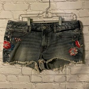 Express Stretch Factory Distressed Embroidered Cutoff Jean Shorts Size 10